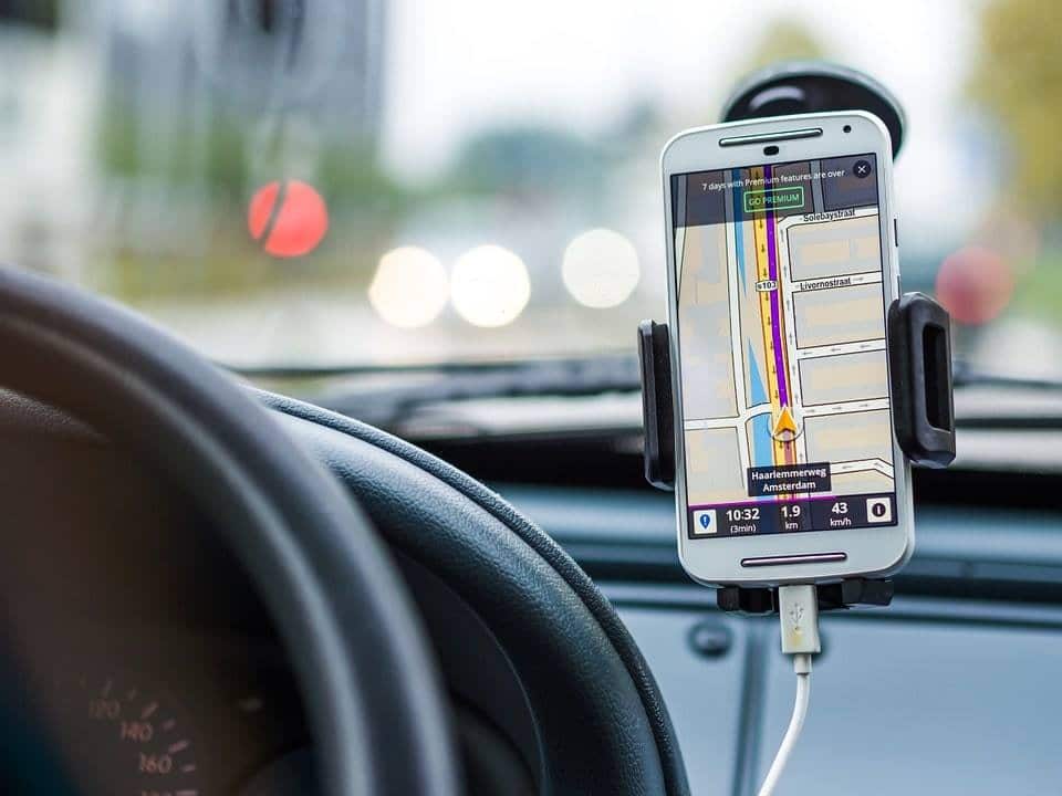 Comment choisir son support de téléphone pour voiture ?