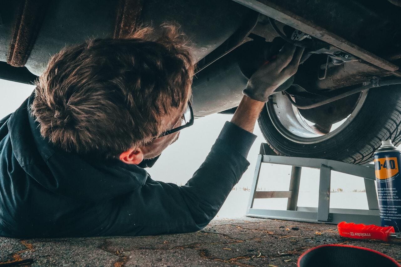 Quel est l'outillage indispensable pour entretenir une moto