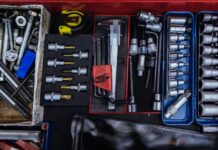 outils coffre voiture