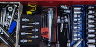 outils coffre voiture