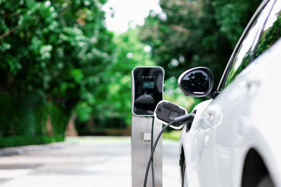 voiture hybride rechargeable mobilité verte automobile véhicule vente occasion moteur électrique